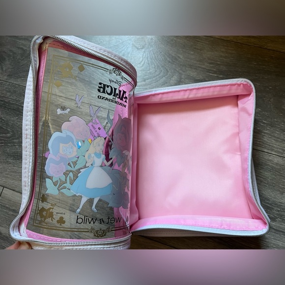 Wet n Wild x Disney’s Alice in Wonderland make-up bag. - Picture 3 of 9